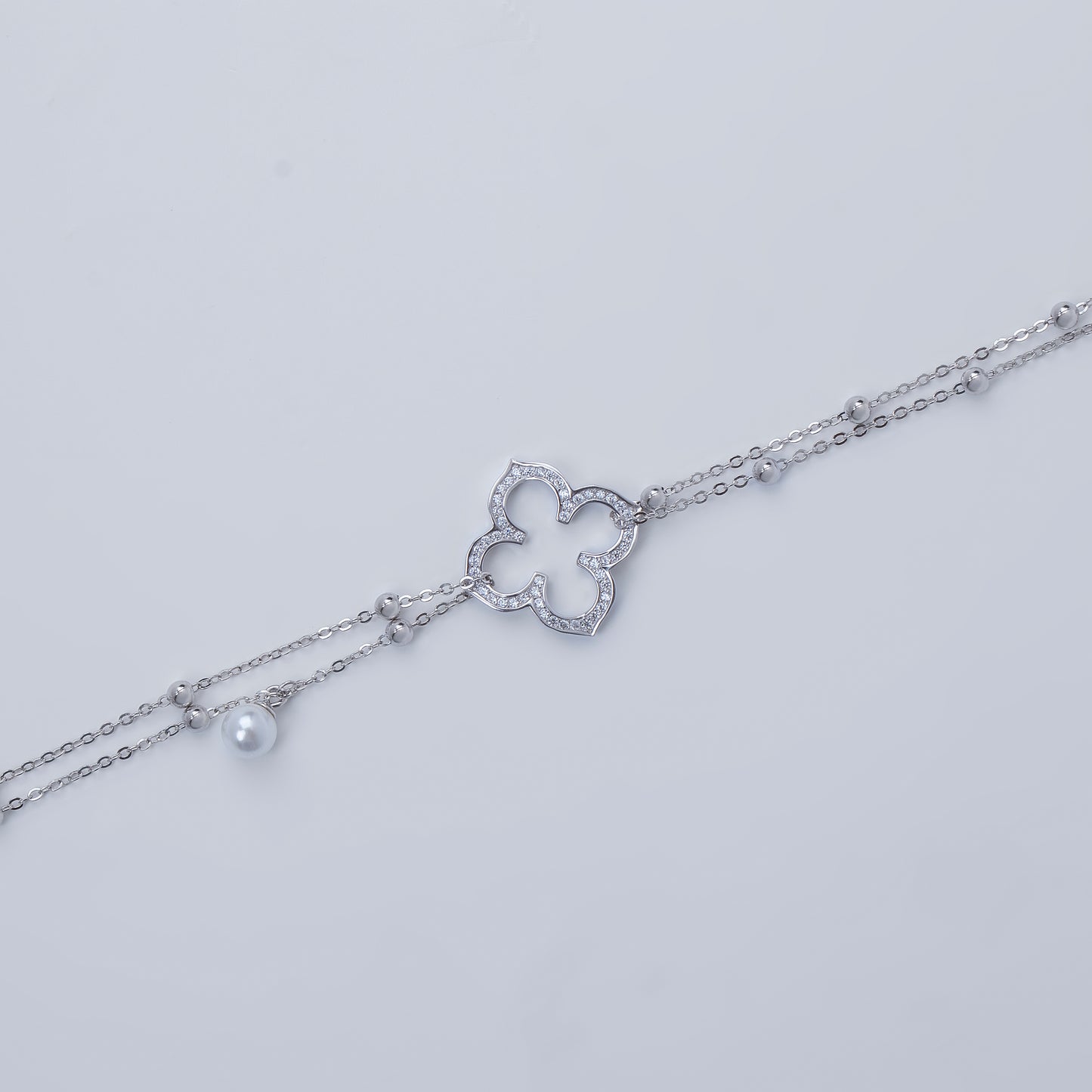 Graceful Clover Pearl Bracelet