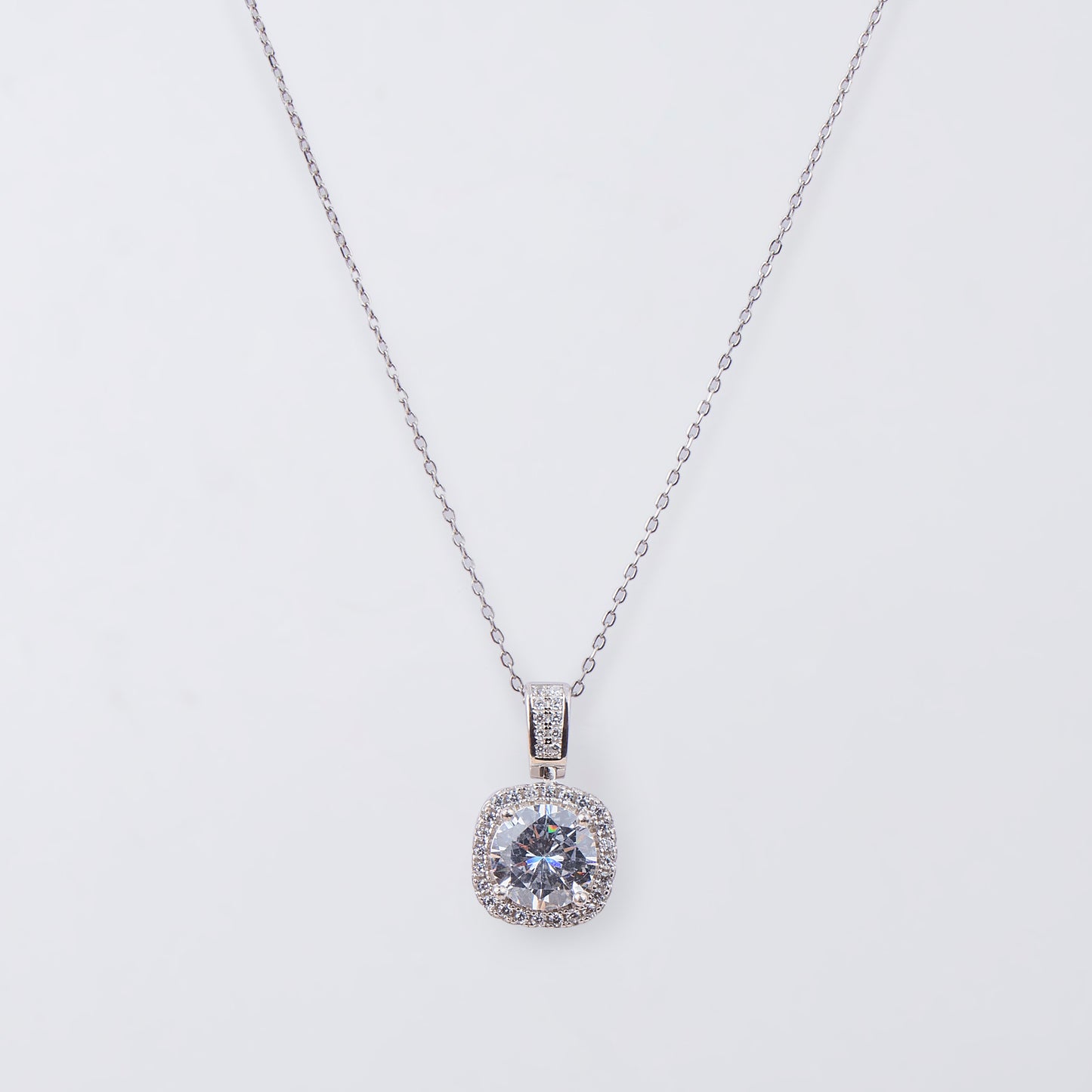 Solitare Pendant Necklace