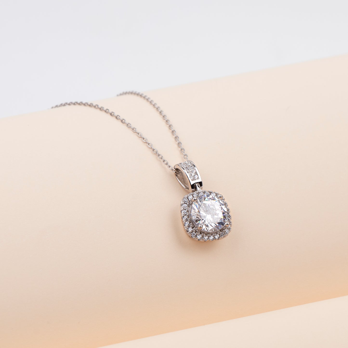 Solitare Pendant Necklace