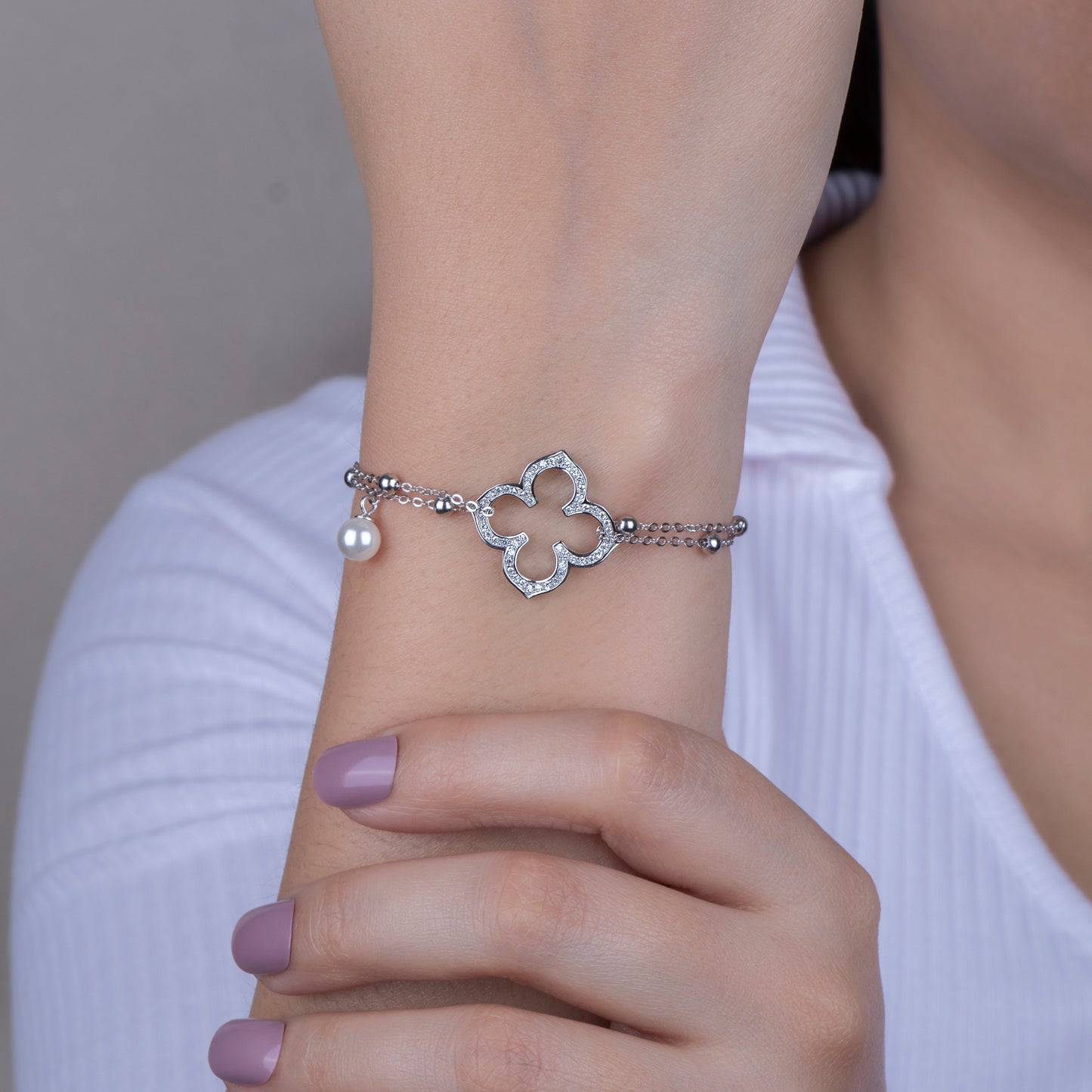 Graceful Clover Pearl Bracelet