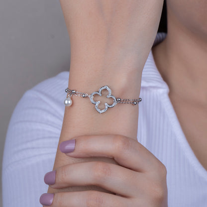 Graceful Clover Pearl Bracelet