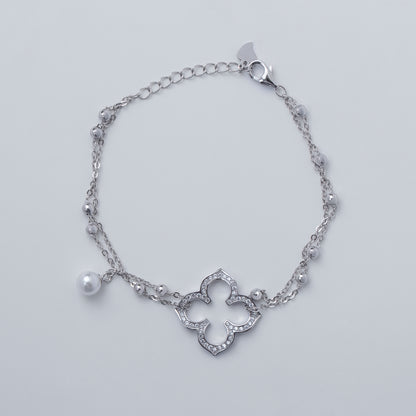 Graceful Clover Pearl Bracelet